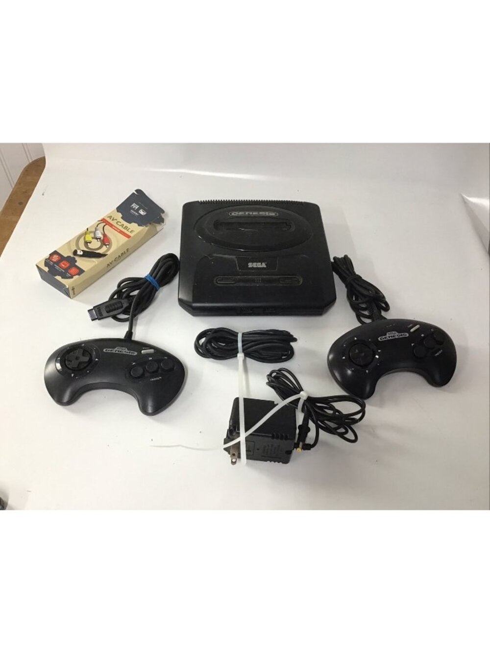 Sega Genesis Model 2 Console System Bundle Cords Controller Tested